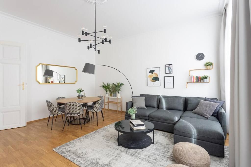 Franz 23 - Typical Viennese Apartment In The Heart Of Vienna Exterior photo
